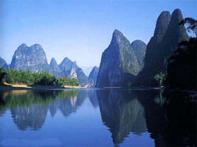 有关山水的ppt背景图